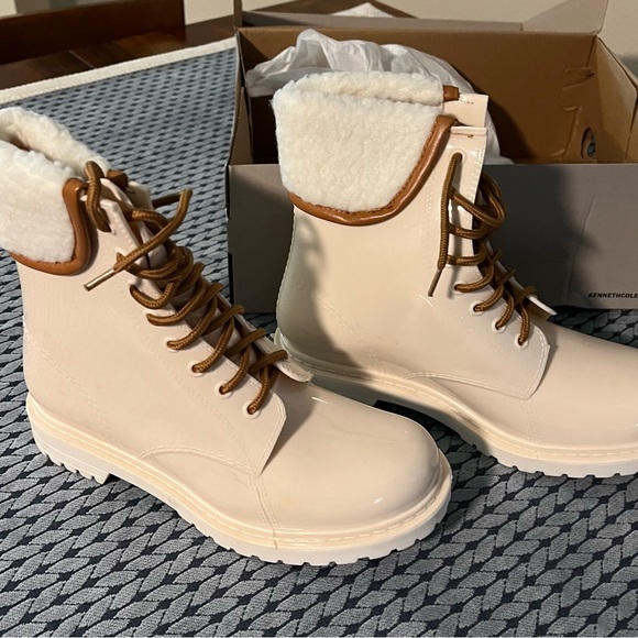 NEW Kenneth Cole REACTION size 8 Medium width Rain Lace Up Boot White in box - Picture 2 of 14
